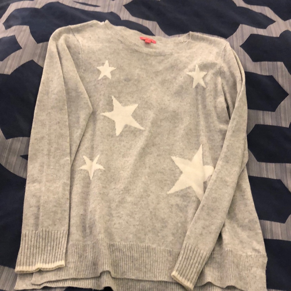 Grey star sweater with white trim